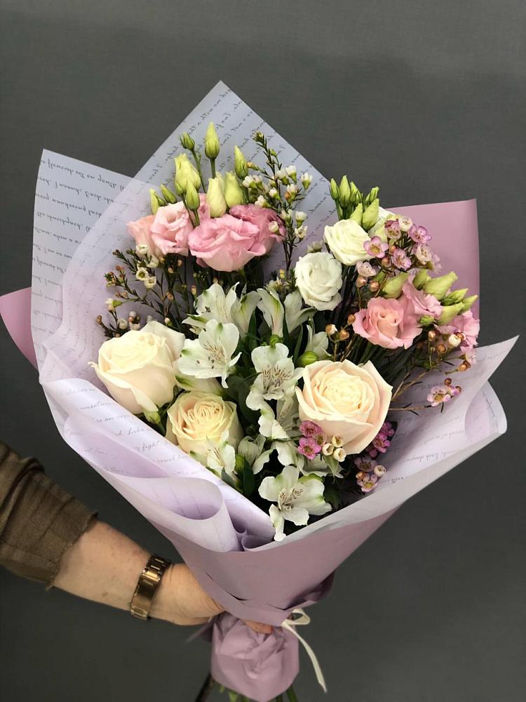 Букет цветов из: Альстромерии, Розы и Лизиантусы в Шелкозаводской