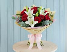 Букет цветов из:  Лилии и Розы в Шелкозаводской