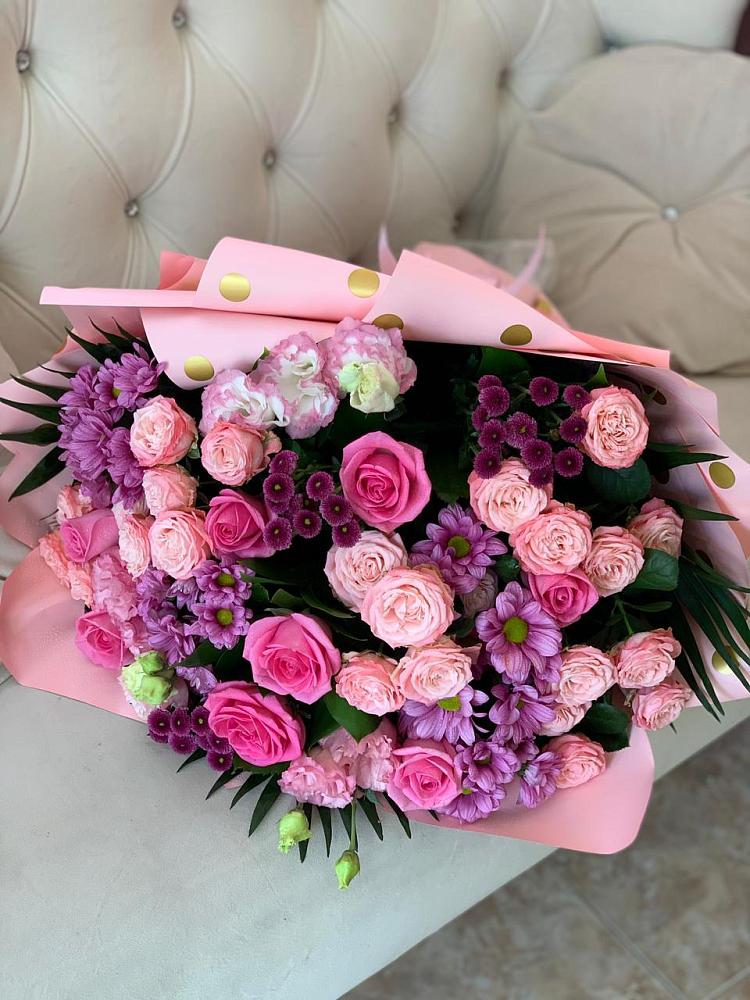 Букет цветов из: Хризантемы, Розы и Лизиантусы в Шелкозаводской