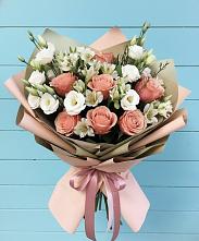 Букет цветов из:  Розы, Альстромерии и Лизиантусы в Шелкозаводской