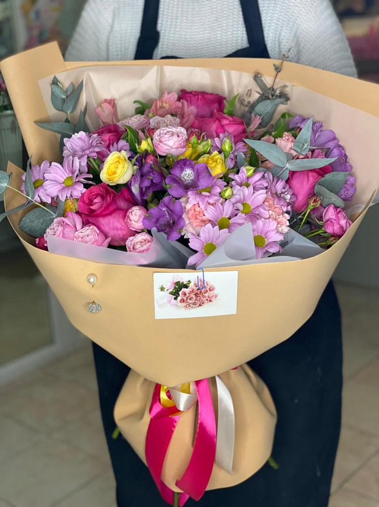 Букет цветов из: Хризантемы, Гвоздики и Альстромерии в Шелкозаводской