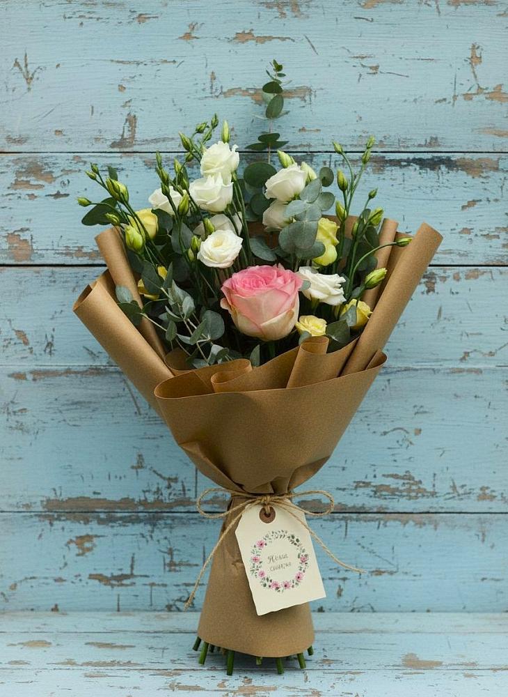 Букет цветов из: Розы и Лизиантусы в Шелкозаводской