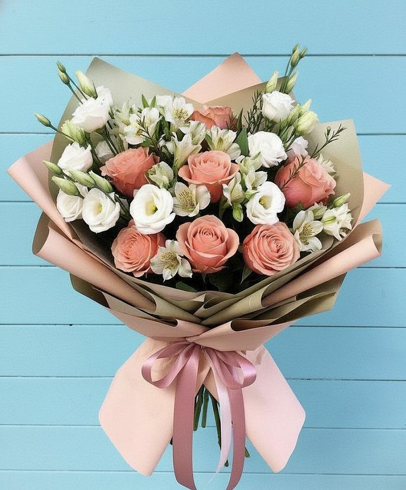 Букет цветов из: Розы, Альстромерии и Лизиантусы в Шелкозаводской