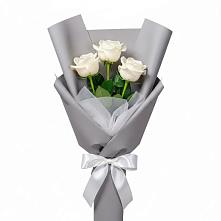 Букет 3 белые розы в Шелкозаводской