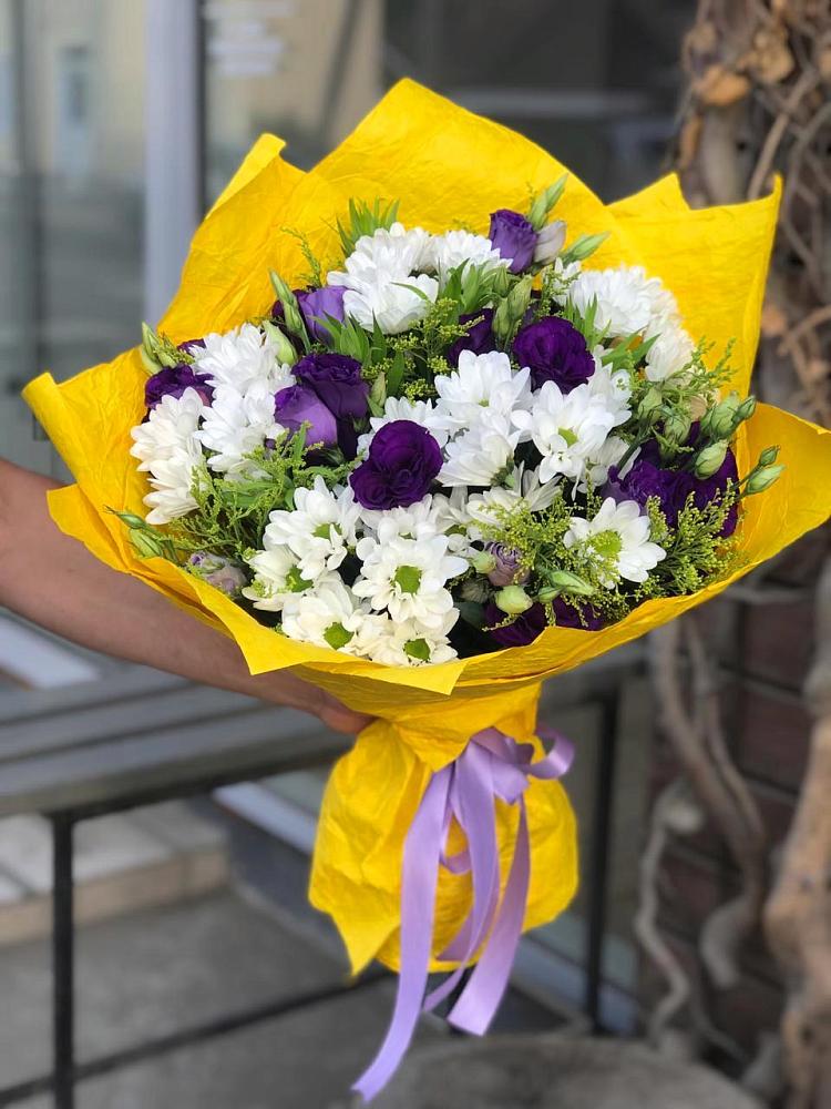 Букет цветов из: Ирисы, Хризантемы и Ромашки в Шелкозаводской