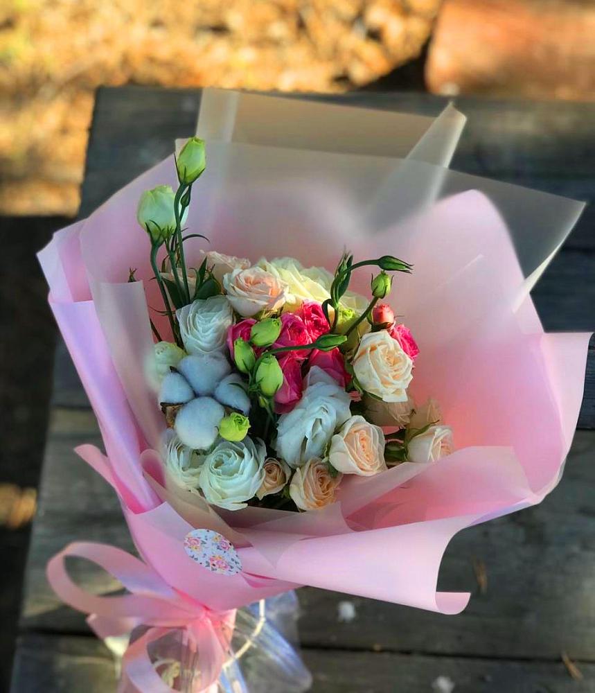 Букет цветов из: Розы и Лизиантусы в Шелкозаводской