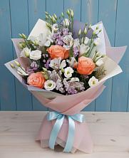 Букет цветов из:  Лизиантусы, Розы, Альстромерии и Гипсофила в Шелкозаводской