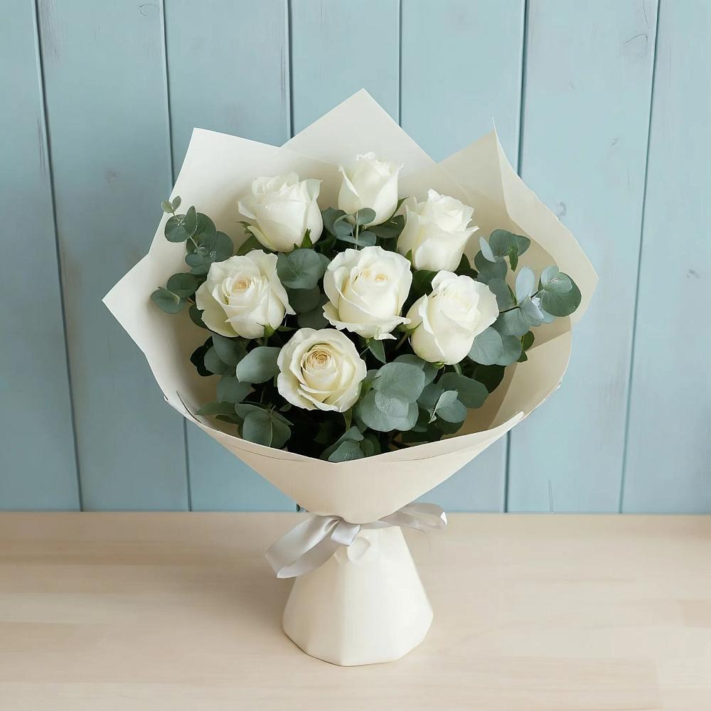 Букет Белые розы в Эвкалипте в Шелкозаводской