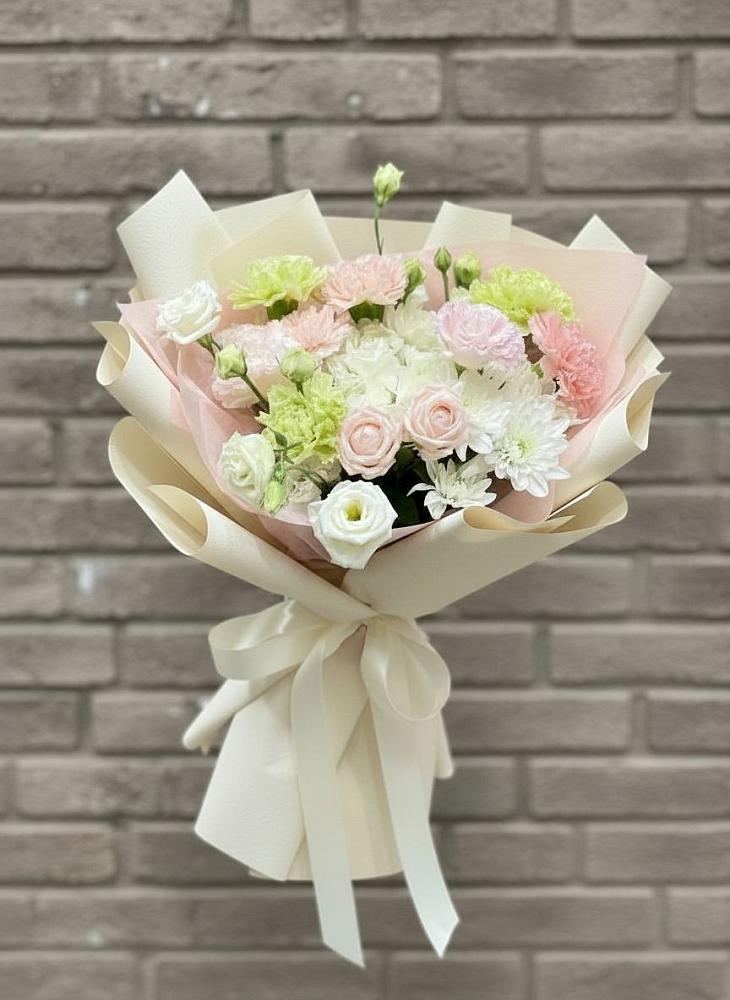 Букет цветов из: Гвоздики, Розы, Лизиантусы и Хризантемы в Шелкозаводской