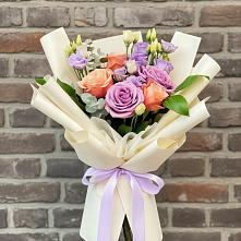 Букет цветов из:  Лизиантусы и Розы в Шелкозаводской