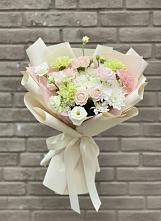 Букет цветов из:  Гвоздики, Розы, Лизиантусы и Хризантемы #REPLACE_PRED# Шелкозаводской