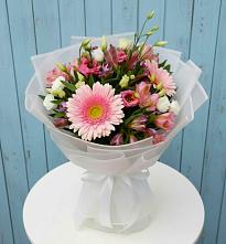 Букет цветов из:  Герберы, Альстромерии и Лизиантусы #REPLACE_PRED# Шелкозаводской