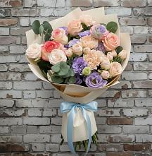 Букет цветов из:  Розы, Лизиантусы и Гвоздики в Шелкозаводской